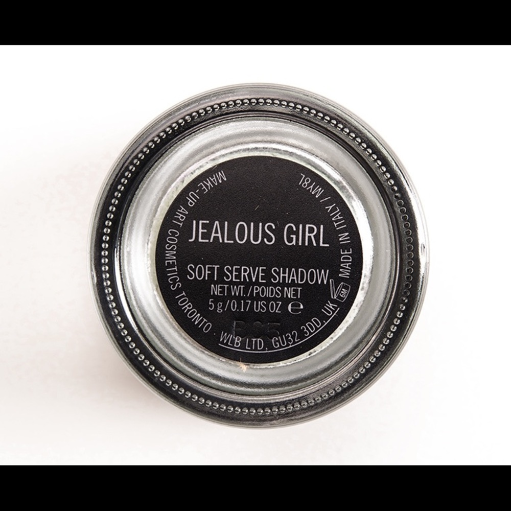 MAC Soft Serve Shadow - Picture 3 of 5